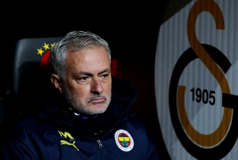 HLV Jose Mourinho chính thức bị sa thải