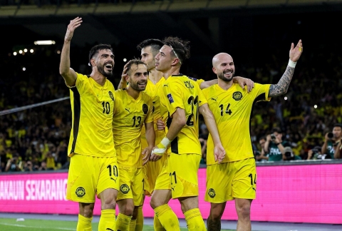 Truyền thông Đông Nam Á phản ứng khi FIFA phạt nặng Malaysia vì nhập tịch trái phép