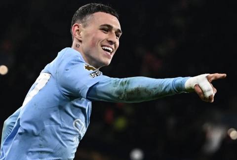 Foden toả sáng phút bù giờ, Man City thắng 'hú hồn' trước Leeds