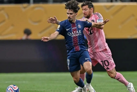 Lionel Messi bị tố đánh cầu thủ PSG trên sân