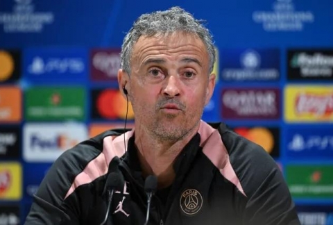 HLV Luis Enrique phải phẫu thuật khẩn cấp