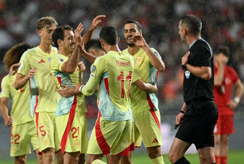 Sao Arsenal lập hat-trick, Tây Ban Nha thắng 6-0 tại Vòng loại World Cup
