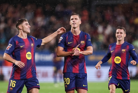 Barca thắng đậm, bám sát Real Madrid trong cuộc đua vô địch