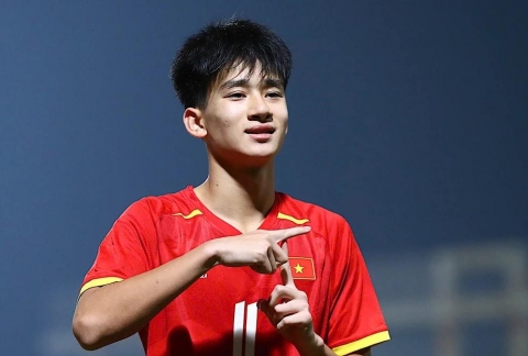 CĐV Đông Nam Á kinh ngạc vì một cầu thủ của U17 Việt Nam