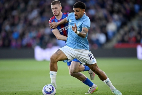 Crystal Palace chia điểm Nottingham Forest trong trận cầu giằng co