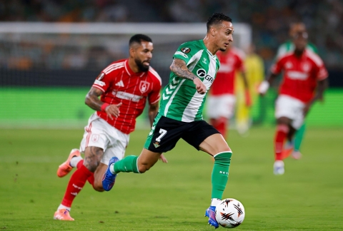 Antony tỏa sáng, Real Betis giữ lại 1 điểm quý giá