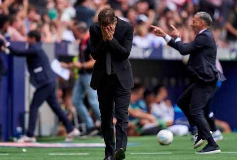 HLV Diego Simeone chia sẻ lý do khóc khi thắng Real Madrid