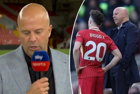 HLV Arne Slot: 'Tôi đã vô thức lướt tìm Diogo Jota để tung vào sân nhưng...'