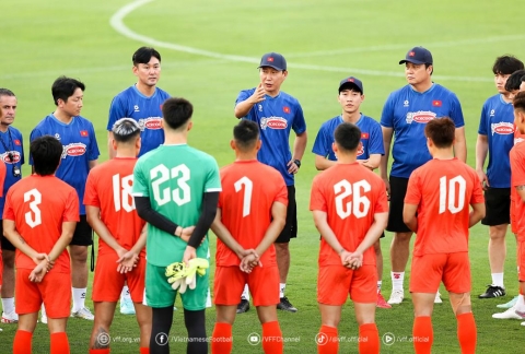Ai sẽ tạm thời thay HLV Kim Sang Sik dẫn dắt ĐT Việt Nam?