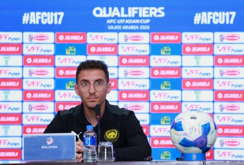 HLV Malaysia thốt lên khi thua 0-4: 'Việt Nam quá mạnh'