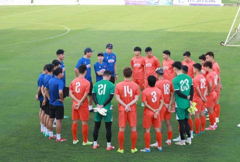 2 cầu thủ đầu tiên chia tay ĐT Việt Nam