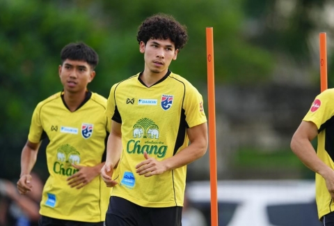 Cầu thủ Thái Lan nhắc lại trận thắng MU
