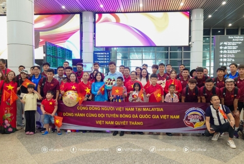 ĐT Việt Nam nhận 'doping tinh thần' tại Malaysia