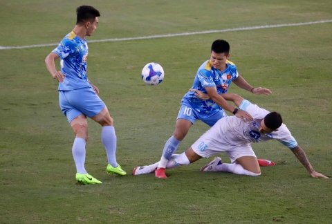 Ngoại binh liên tiếp nổ súng, Nam Định thắng đậm 4-0 ĐT Việt Nam