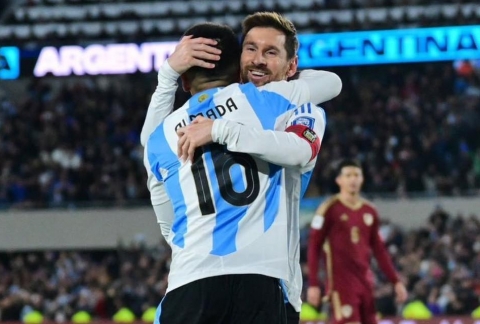 Argentina trao số 10 cho sao trẻ