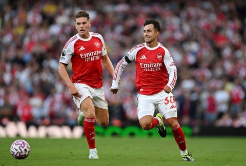 Bộ đôi tân binh tỏa sáng, Arsenal chiếm ngôi đầu Ngoại hạng Anh