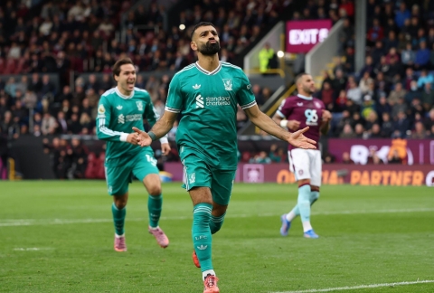 Cựu sao MU báo hại, Liverpool thắng nghẹt thở Burnley