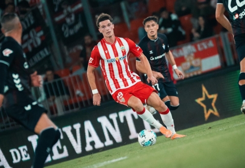 Nhận định Almeria vs Cadiz CF: Sức mạnh nghiêng hẳn về 1 bên