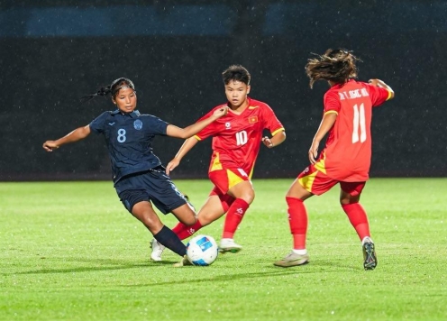 VIDEO: Cầu thủ 15 tuổi lập hat-trick cho tuyển trẻ Việt Nam