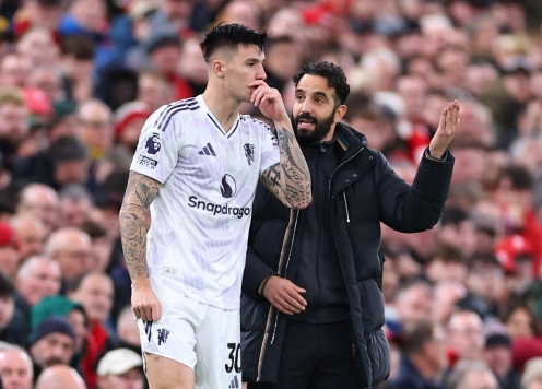 Ruben Amorim thừa nhận Benjamin Sesko đang 'vật lộn' tại MU