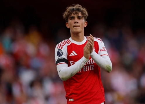 Thiên tài của Arsenal làm điều không tưởng ở nước Anh