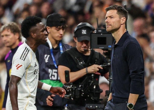 Xabi Alonso lên tiếng khi để Vinicius ngồi trên băng ghế dự bị