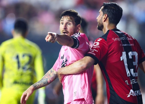 Messi xin lỗi đối thủ sau hành động ăn mừng quá khích