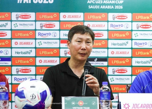 HLV Kim Sang Sik tiết lộ lý do thay cả hàng công U23 Việt Nam