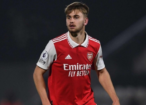 Cựu sao Arsenal bị chấn thương sọ não kinh hoàng khi thi đấu