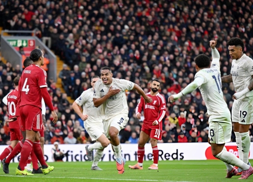 Thi đấu nhạt nhòa, Liverpool bị Nottingham Forest hủy diệt ngay tại Anfield