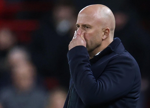 Arne Slot cay đắng thừa nhận 'ngày đen tối nhất' tại Anfield sau thảm bại