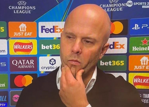 Huyền thoại lên tiếng: Chưa phải lúc sa thải Arne Slot