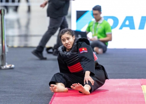 Nén đau tới bật khóc, nữ võ sĩ Việt Nam tự nắn ngón chân bị gãy rồi giành HCB SEA Games