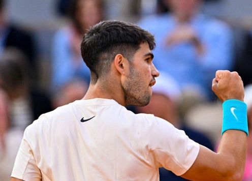 Alcaraz vào bán kết Roland Garros 2025 sau chiến thắng áp đảo