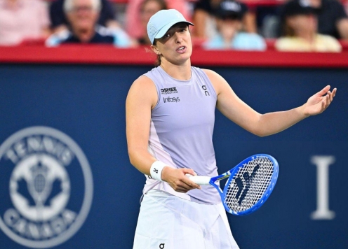 Bị khai thác điểm yếu chí tử, Swiatek ngã ngựa ở Rogers Cup 2025