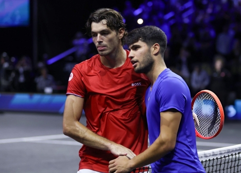 Alcaraz thua sốc, đẩy tuyển Châu Âu vào thế khó ở Laver Cup 2025