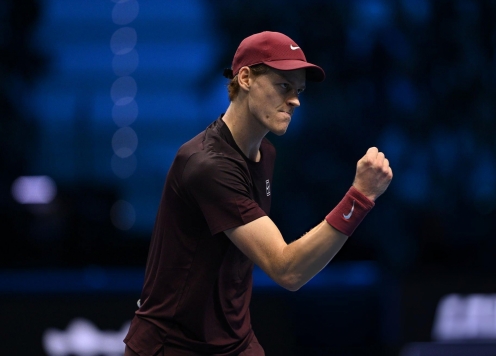 Sinner thắng dễ Zverev, là người đầu tiên làm 'chuyện ấy' ở ATP Finals 2025