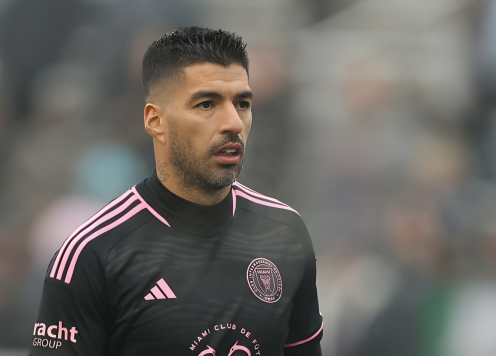 Suarez xin lỗi vì hành động nhổ nước bọt