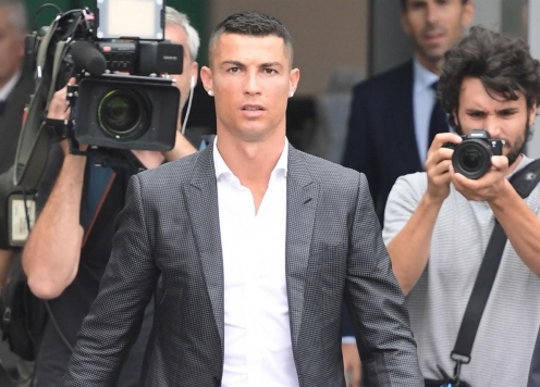 Đúng nửa đêm, Ronaldo có 'hành vi' điên rồ khiến đồng đội sửng sốt