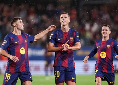 Barca thắng đậm, bám sát Real Madrid trong cuộc đua vô địch
