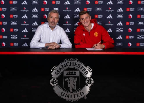 Sesko thốt lên một điều ngày chính thức gia nhập Manchester United