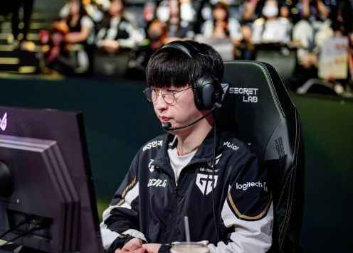 GEN Duro bất ngờ nhắc đến huyền thoại MadLife trước thềm playoff