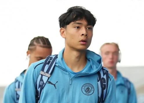 Thần đồng 19 tuổi từ chối Man City để theo học Đại học