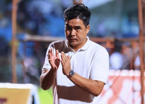 HLV đội của Công Phượng nhận thẻ đỏ vẫn được khen tài giỏi