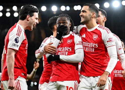 CĐV Arsenal 'cầu xin' Rice làm đội trưởng sau cú gào vang trời