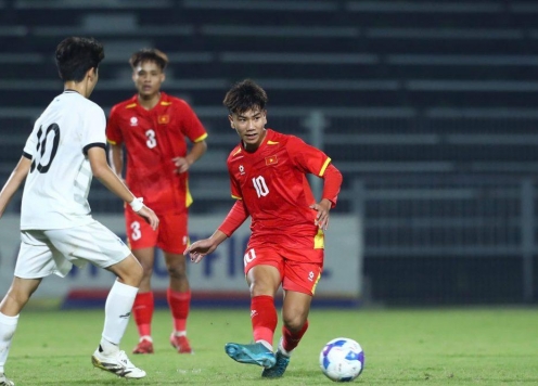 CĐV ĐNA kinh ngạc: 'U17 Việt Nam đá bóng hay chơi bóng rổ vậy?'