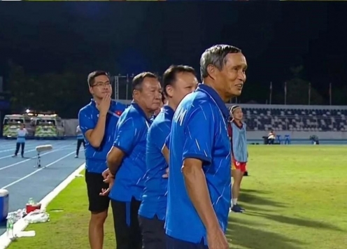 HLV Mai Đức Chung phản ứng gây sốt ngay khi Việt Nam thua 11m