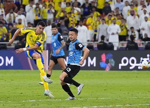 Đội bóng đánh bại Ronaldo đến Việt Nam đá giao hữu