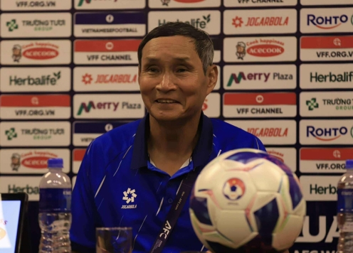 HLV Mai Đức Chung: 'Huỳnh Như lớn tuổi rồi nhưng không nên chê trách'