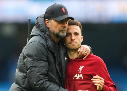 Jurgen Klopp không thể cầm lòng khi Diogo Jota ra đi